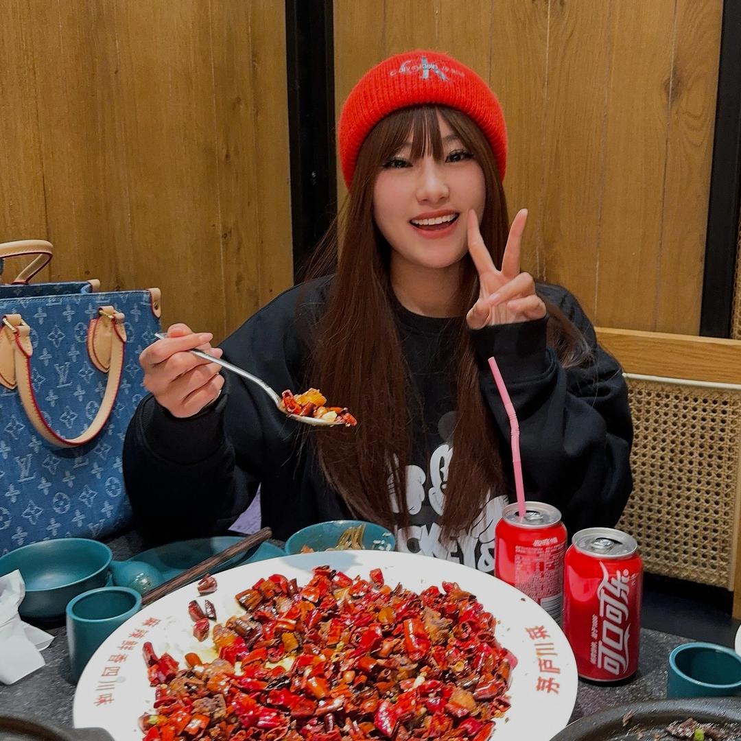 爱吃冰淇淋的冰冰