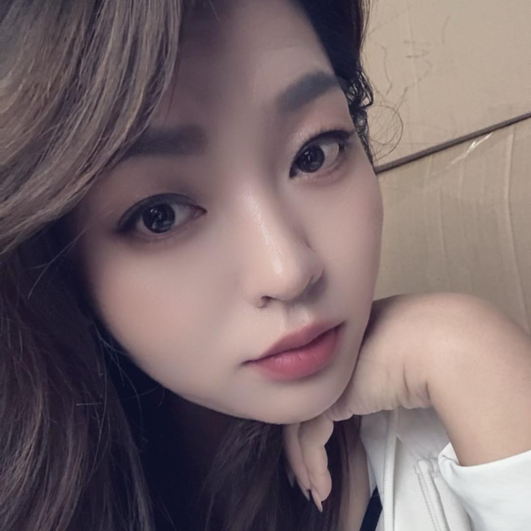 赖床女子
