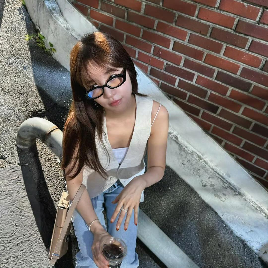 晶晶姐姐🧍‍♀️头像
