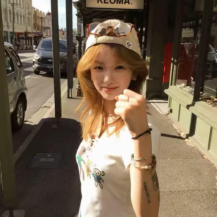 李 梓 琪.