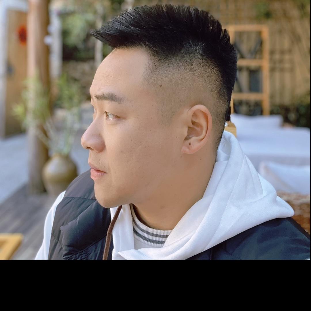 黄 先 生