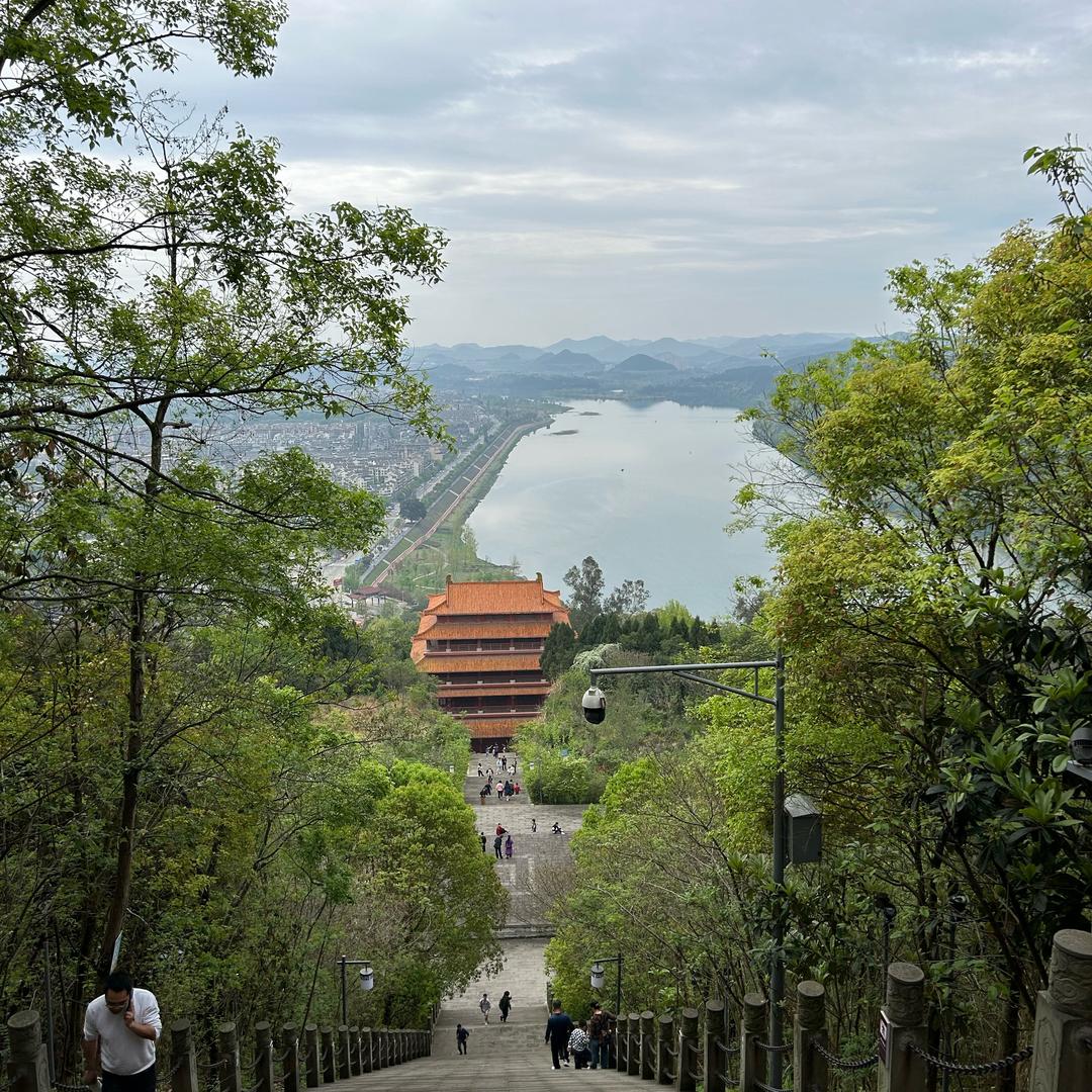 小明（橱窗）