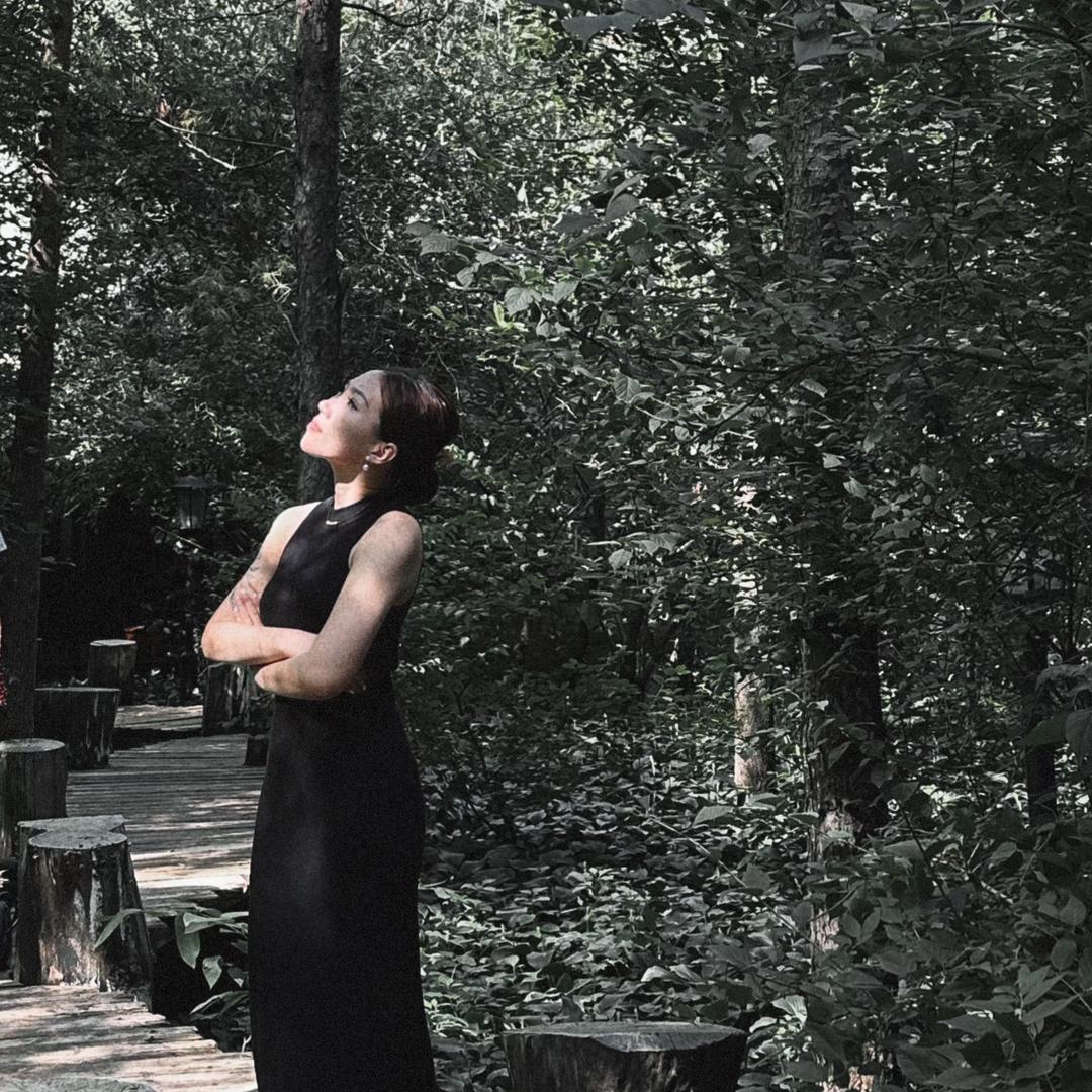 张不一样.
