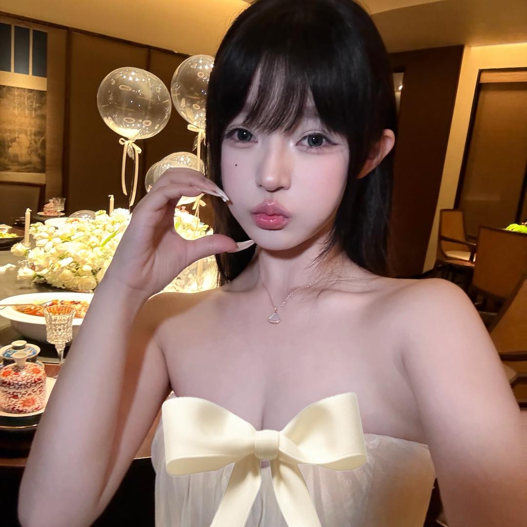 Demi.