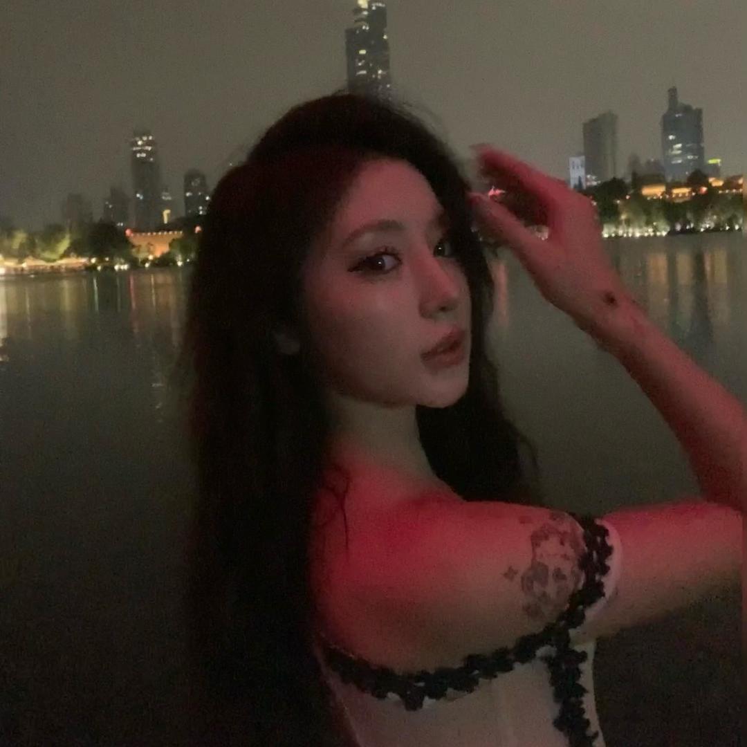 79岁忧郁女高