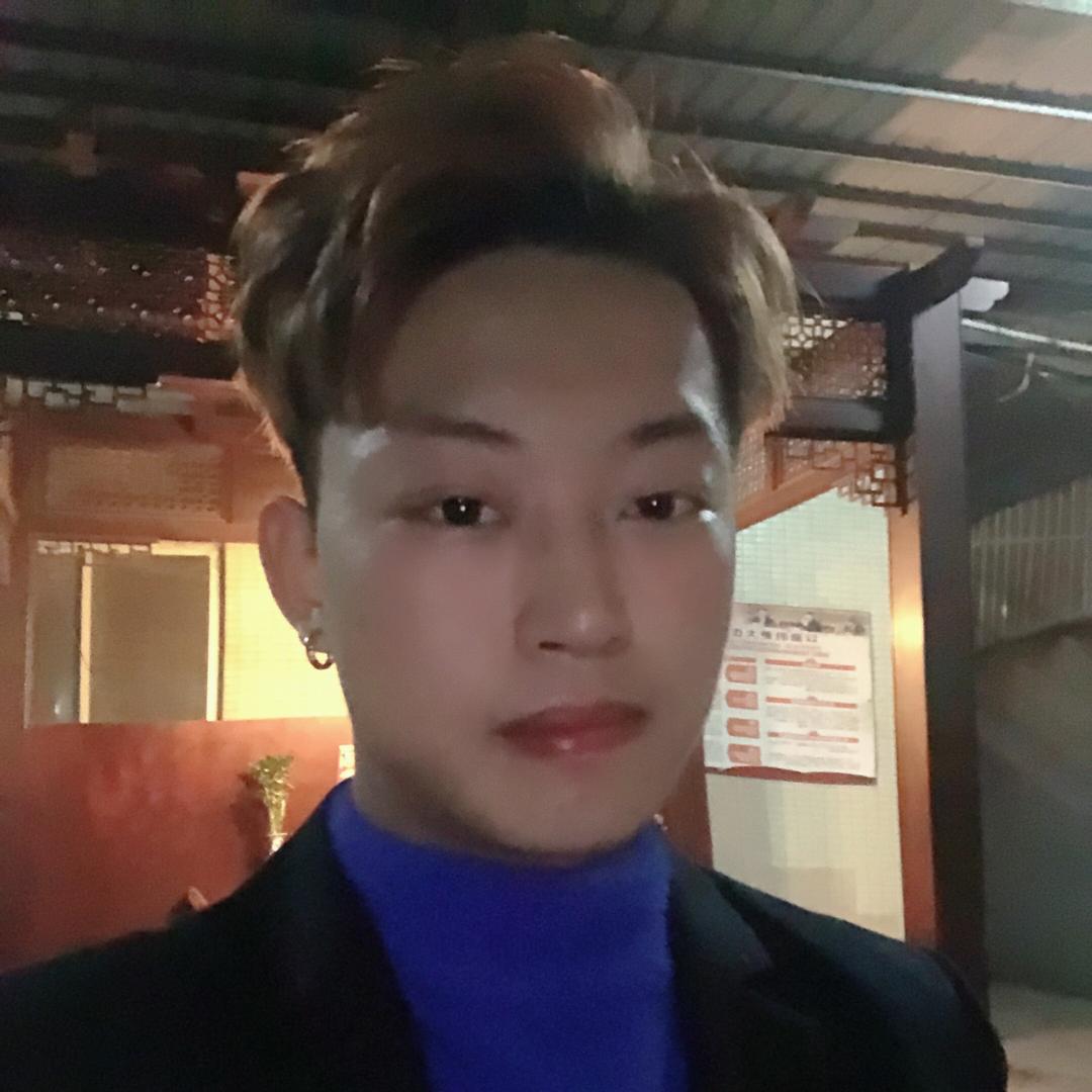 ♡（菲比酒吧经理阿杰）