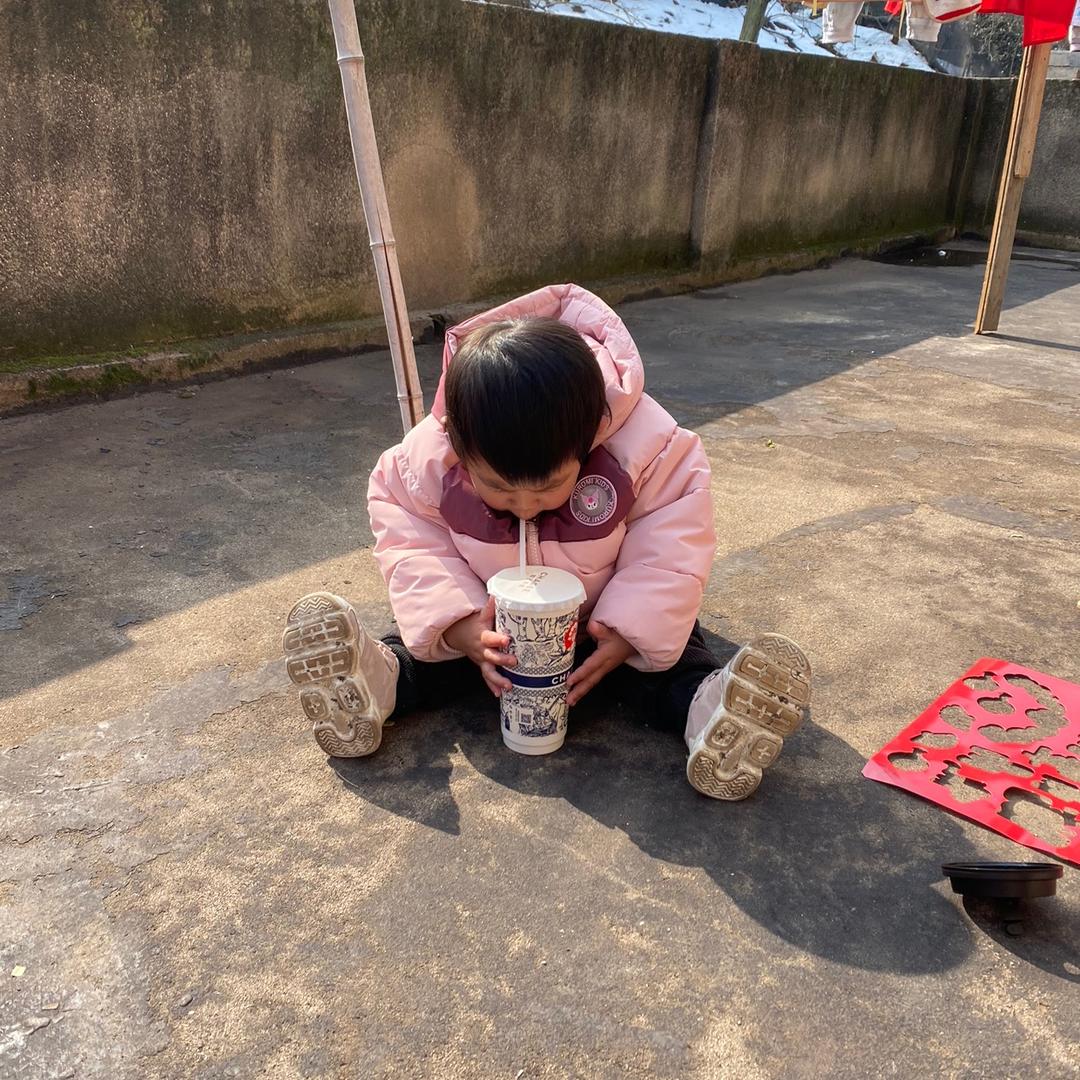 裤子破了洞