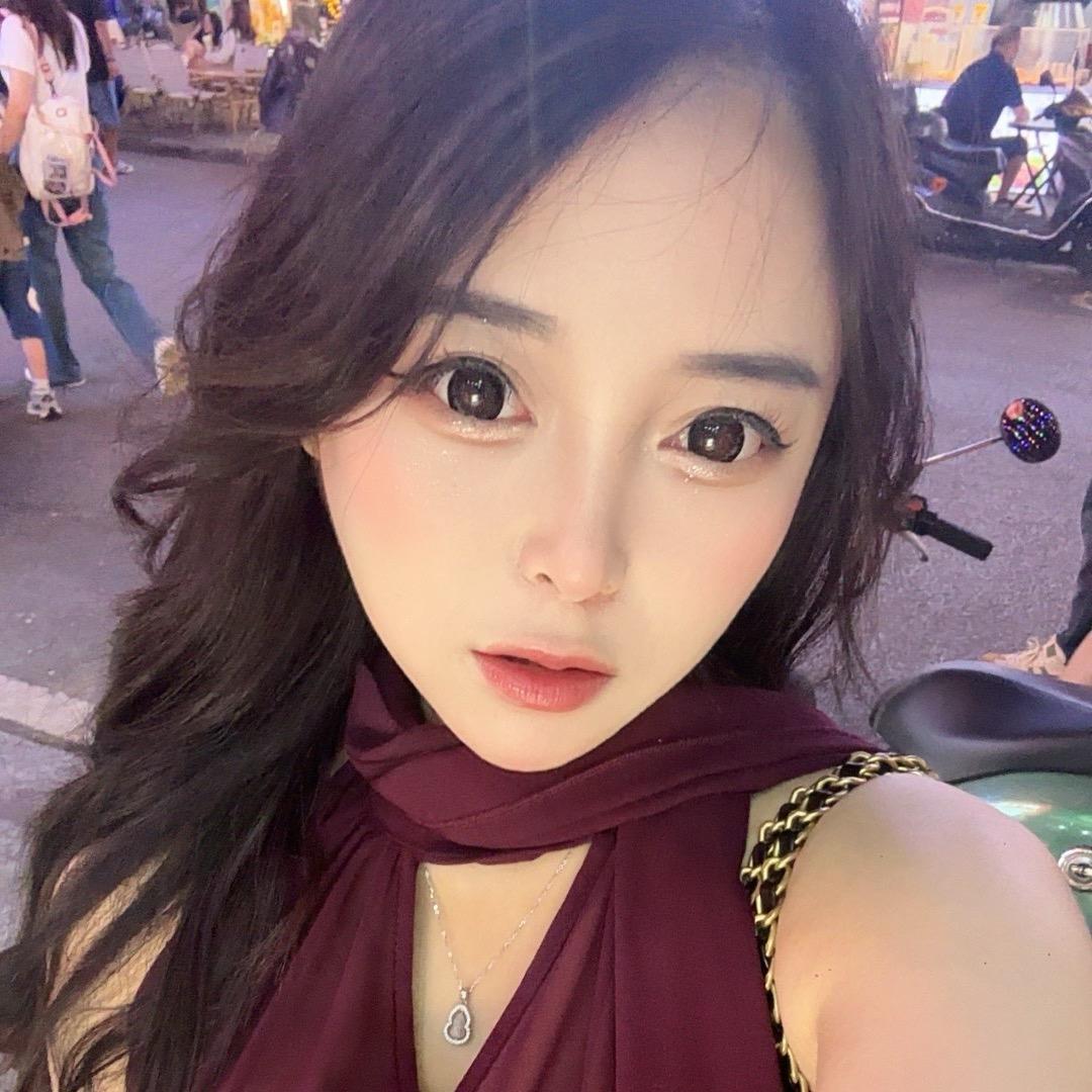 莫莫
