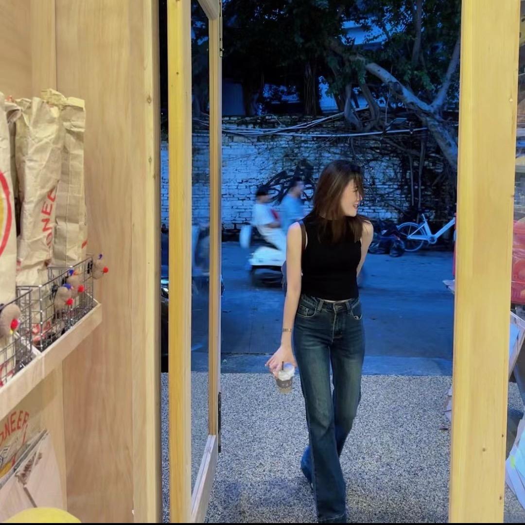 96后美少女在临高卖鱼