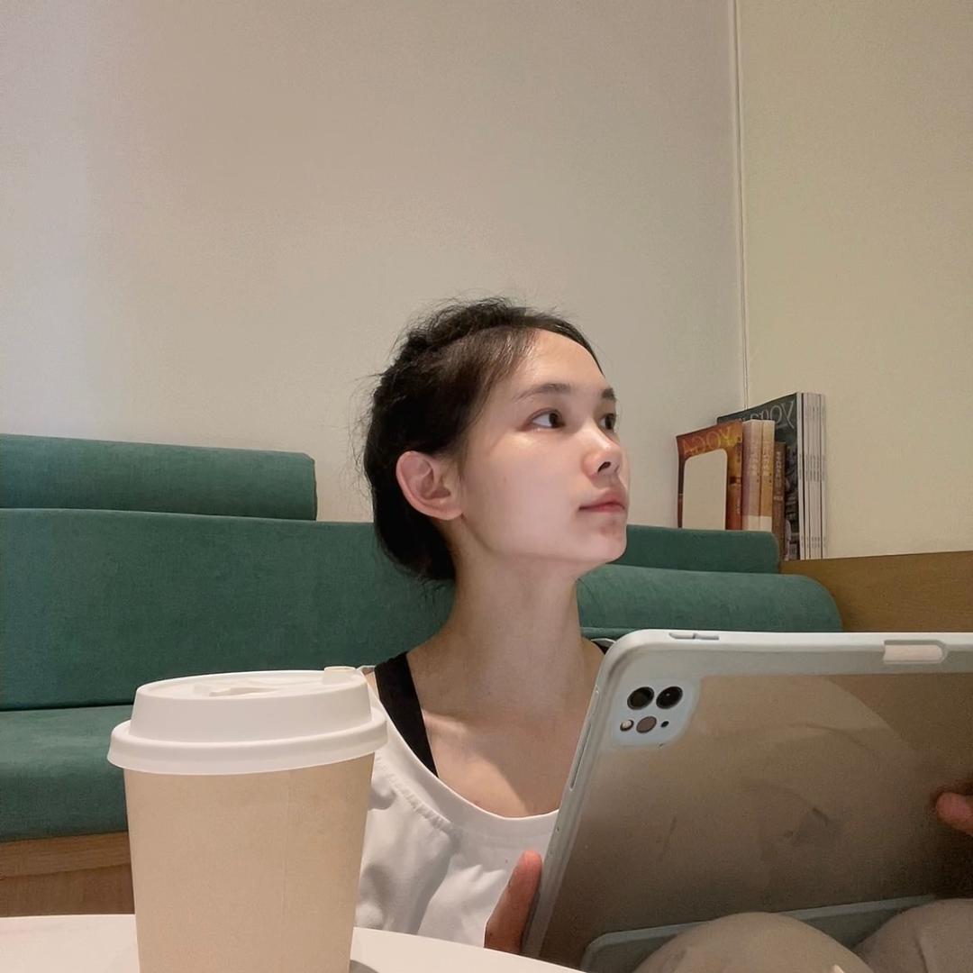 爱写字的瑜伽老师苗苗