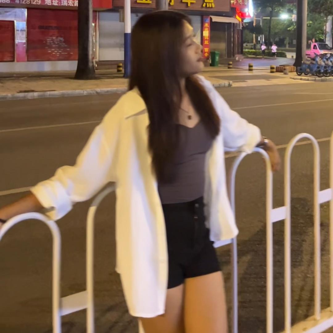 英亮