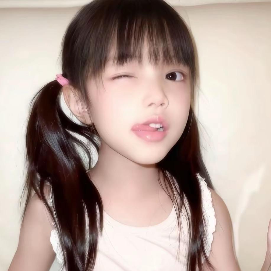 张欣欣.