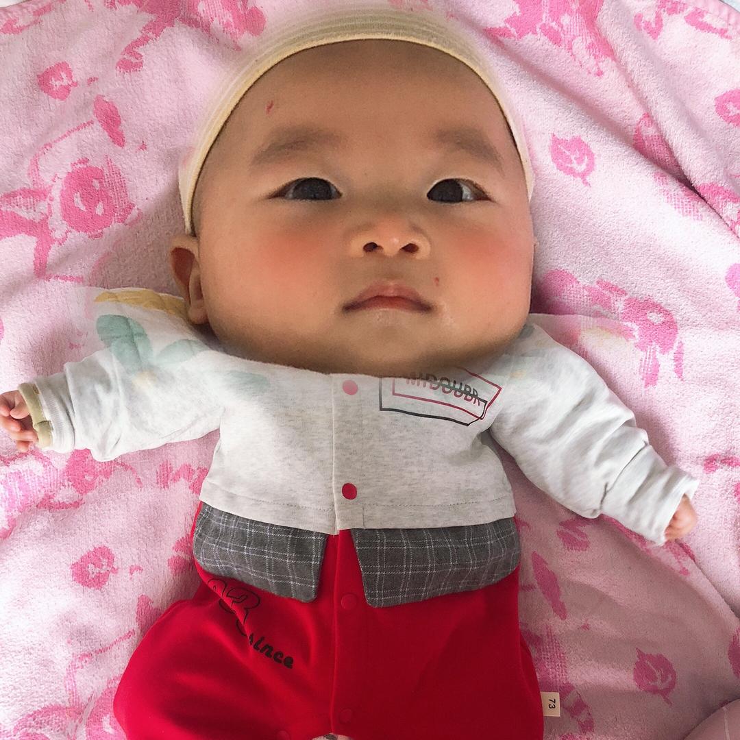 “轩轩爱淘气”