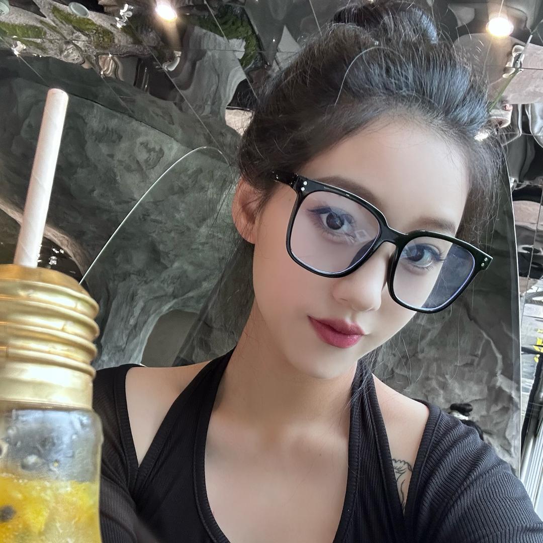 妍妍眼镜店