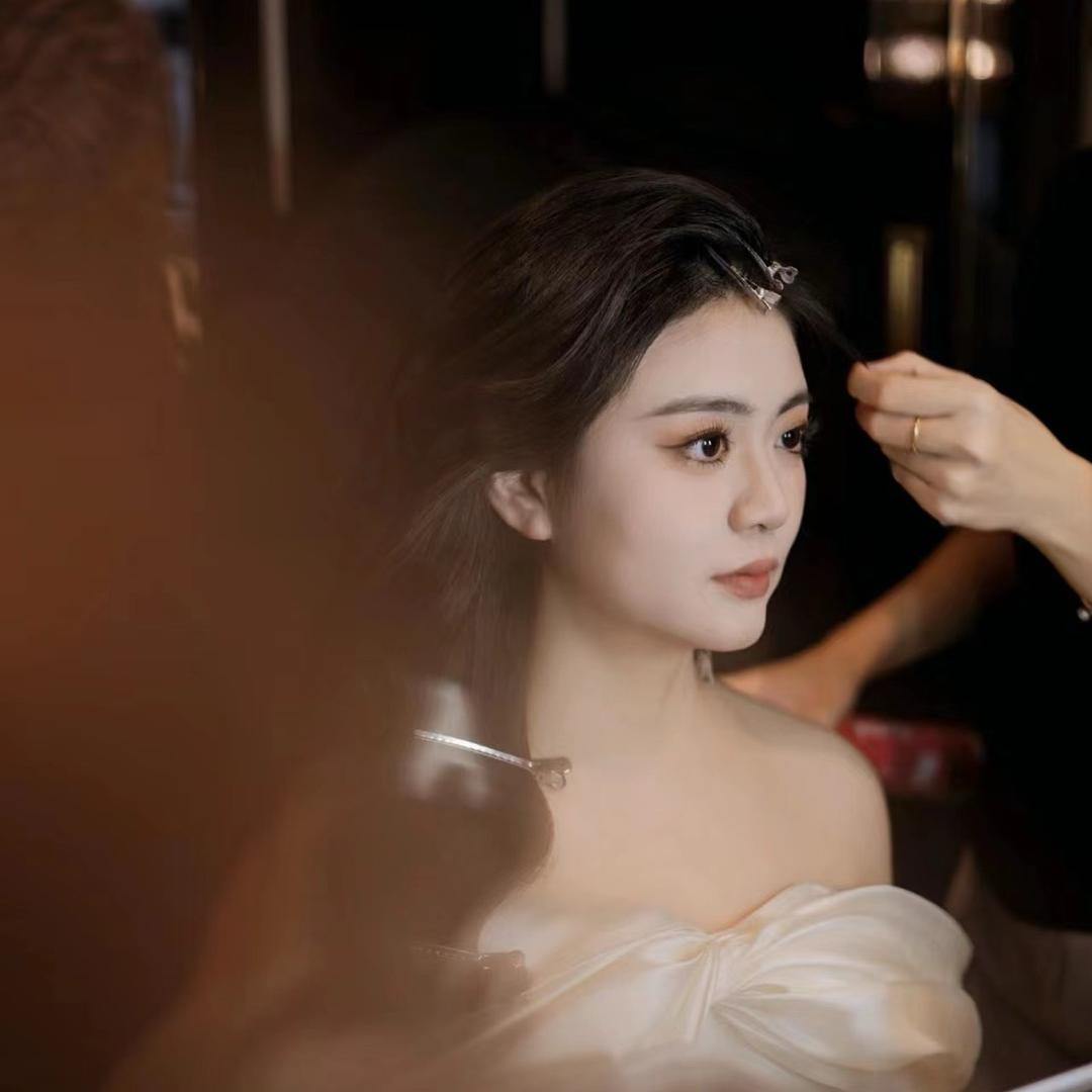 化妆师云云