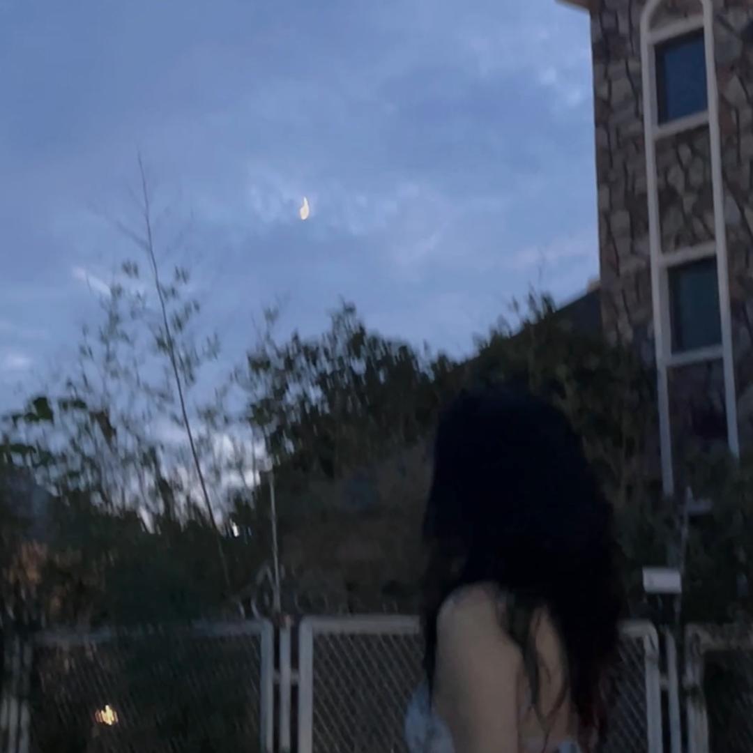 往月亮的尽头逃亡