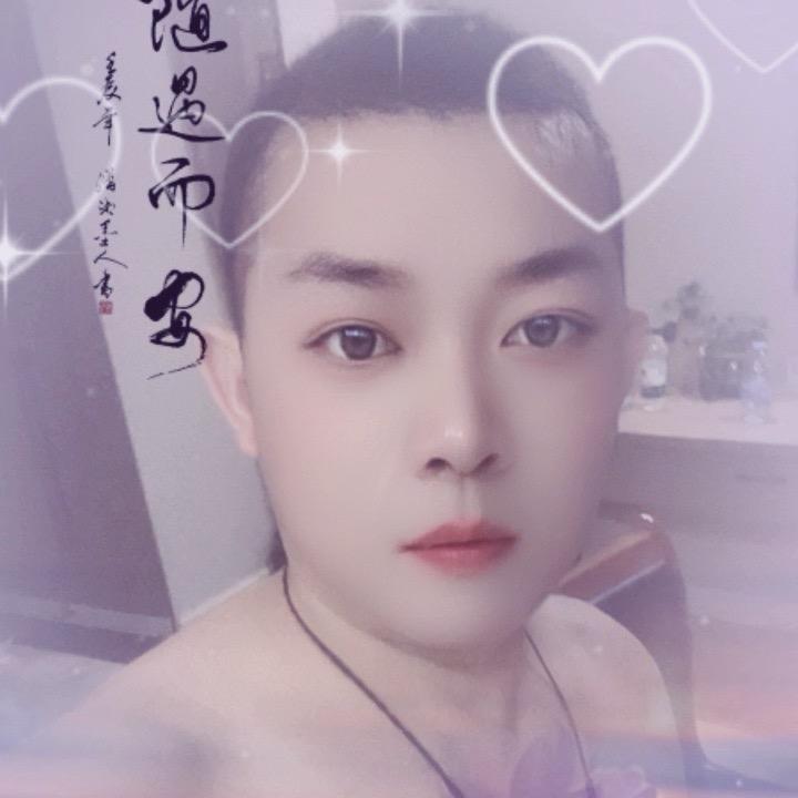 苔藓爬满旧日的诺言