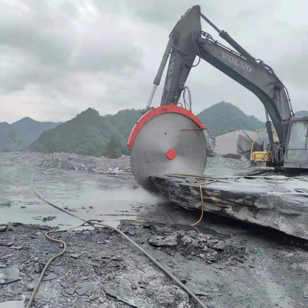 日晟泰机械挖机属具岩石锯 压路机