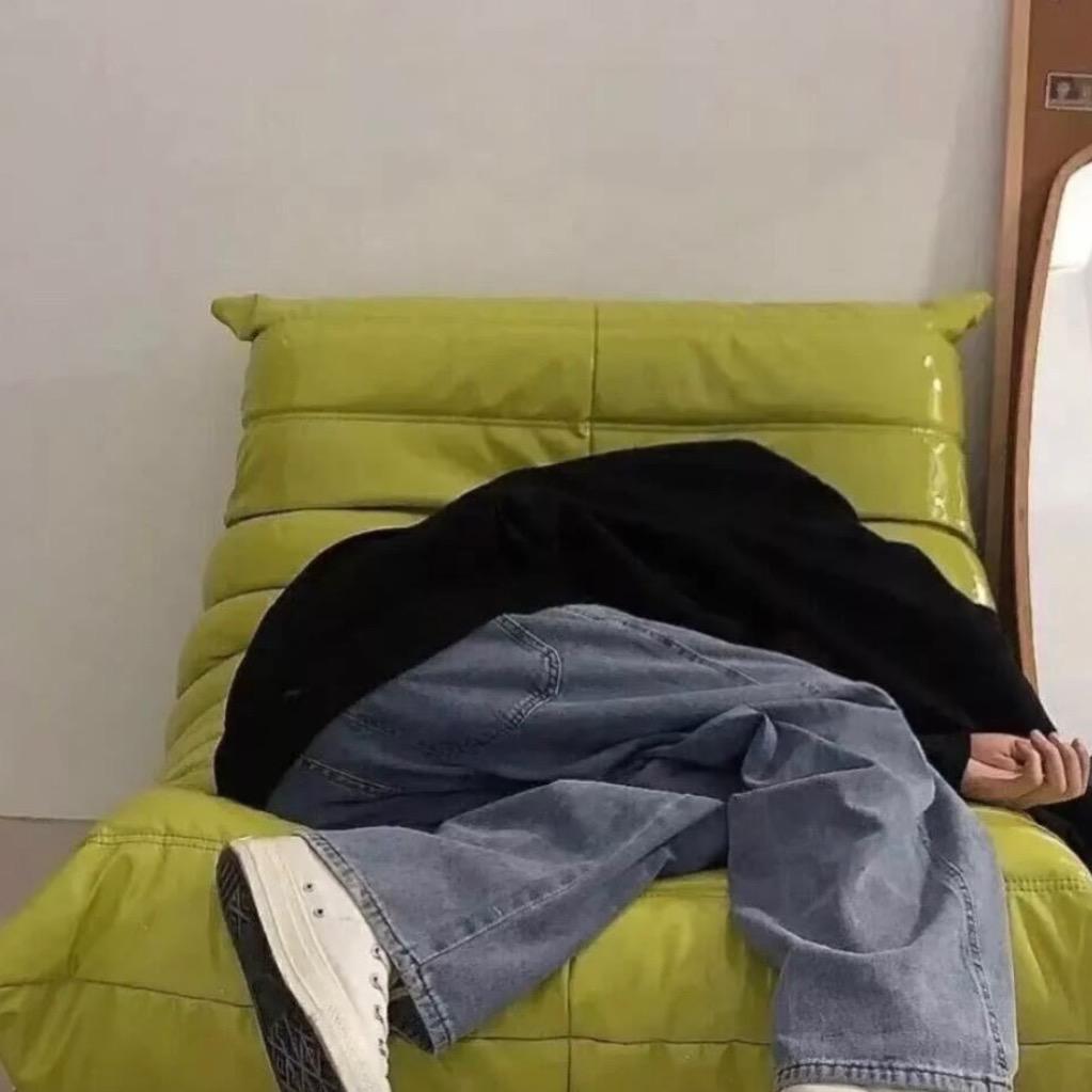^小王好困.