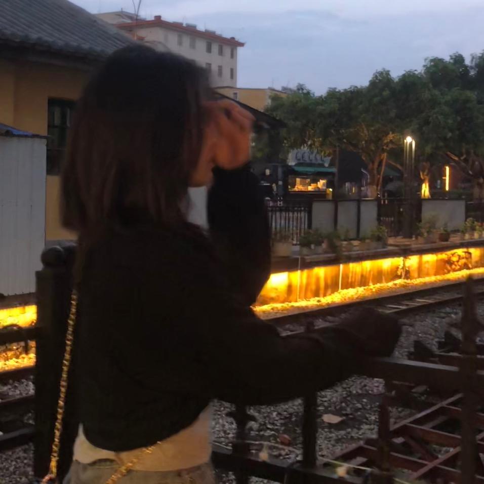 深海凋零的梗桔花