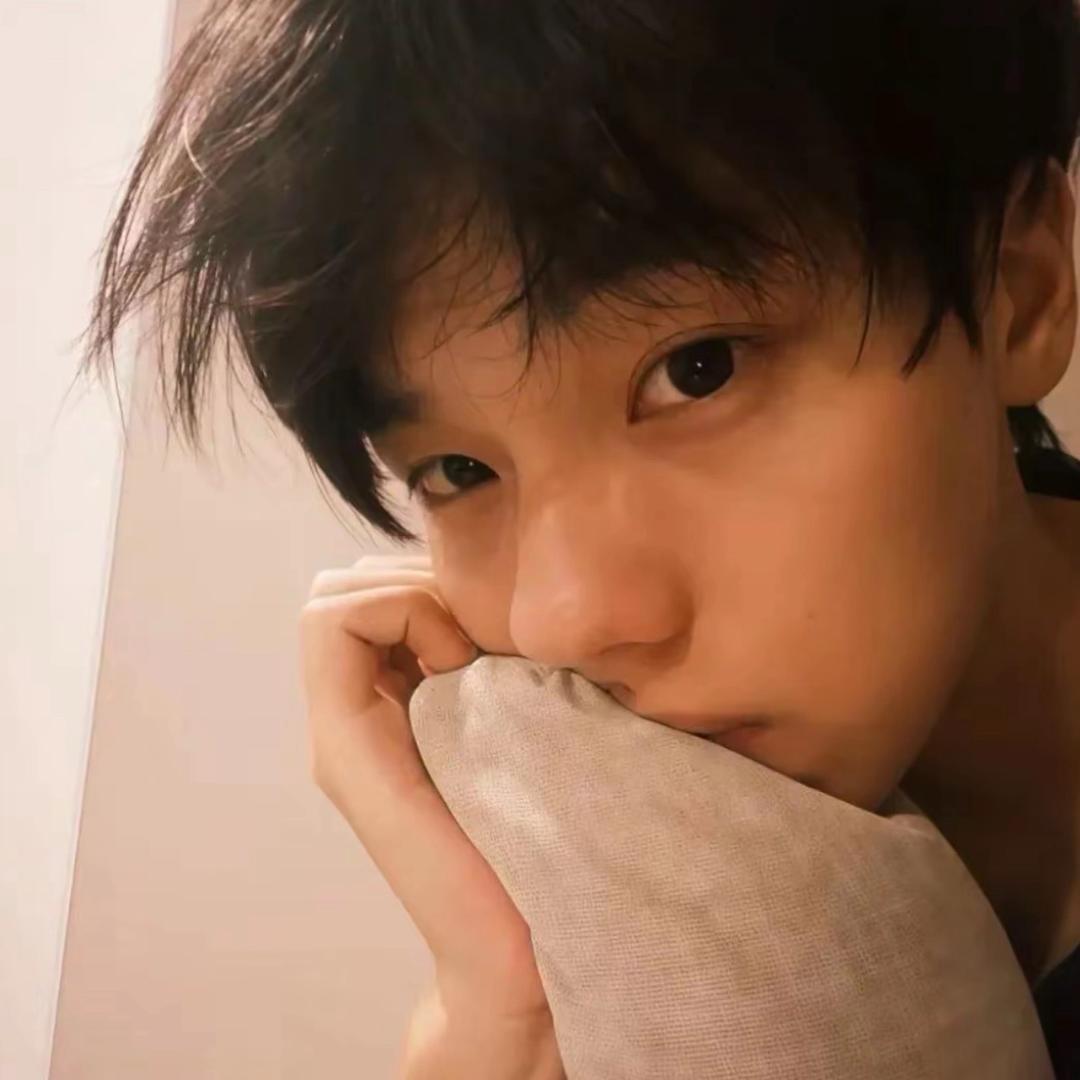 从小爱装深情