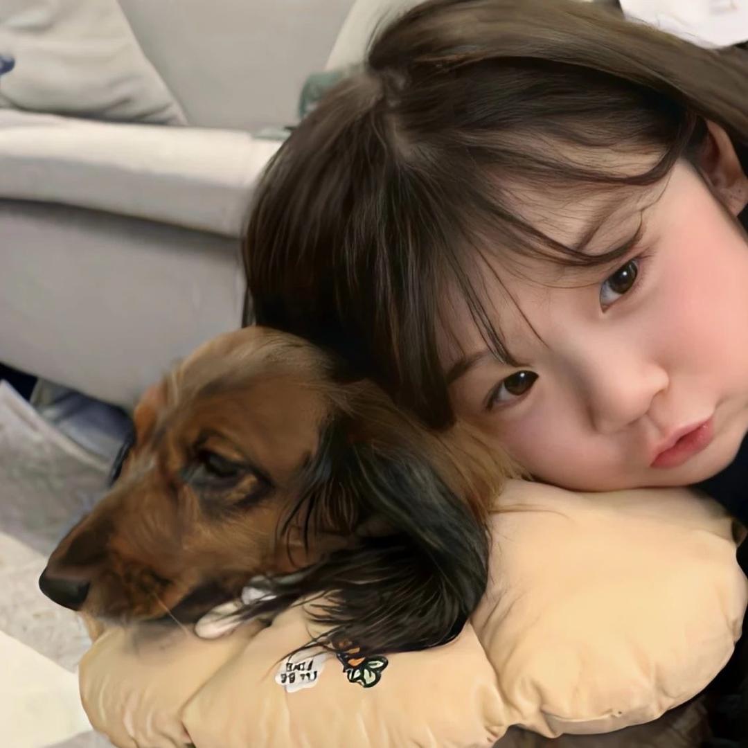 脸1点也不圆……