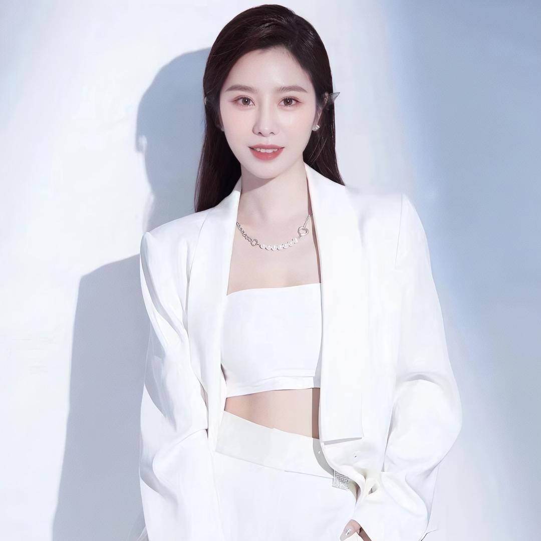 美学定妆丽琴