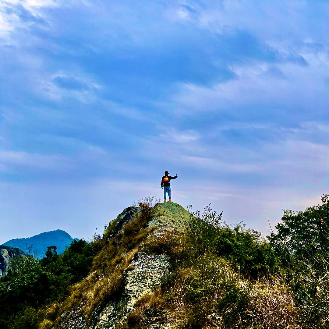 爱爬山⛰️的墨小砚