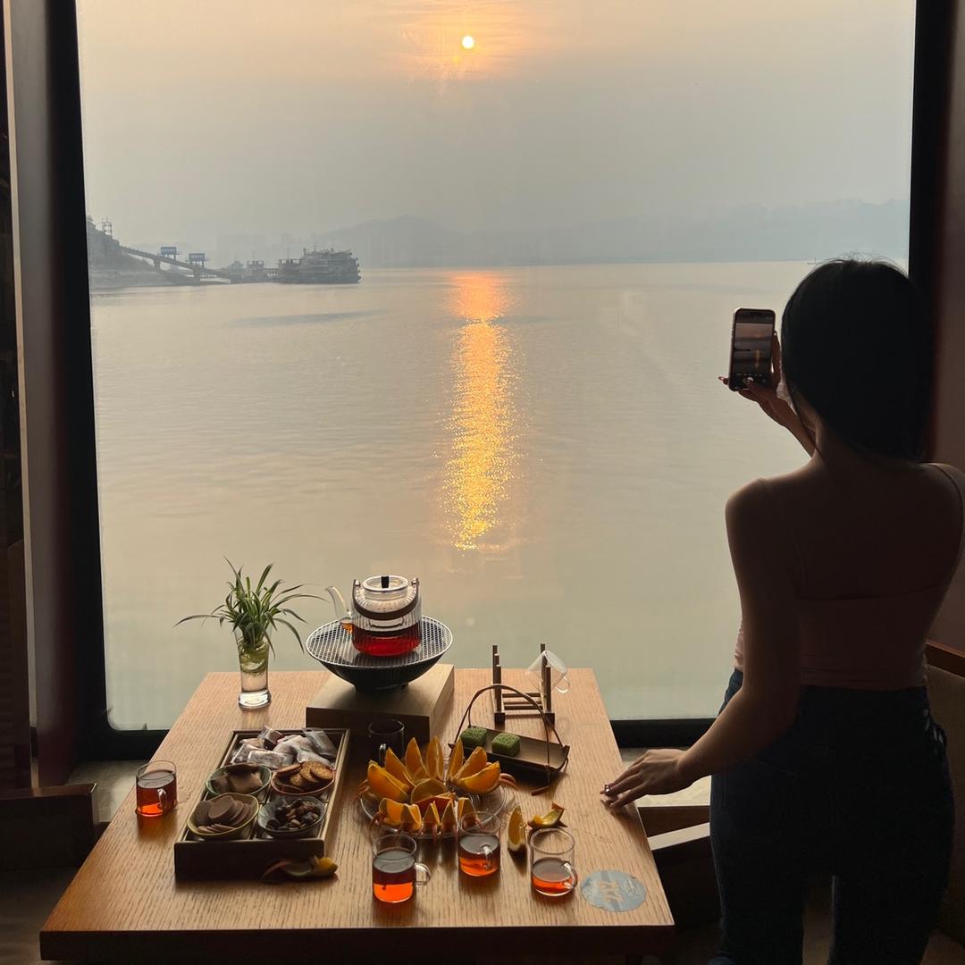 游山山