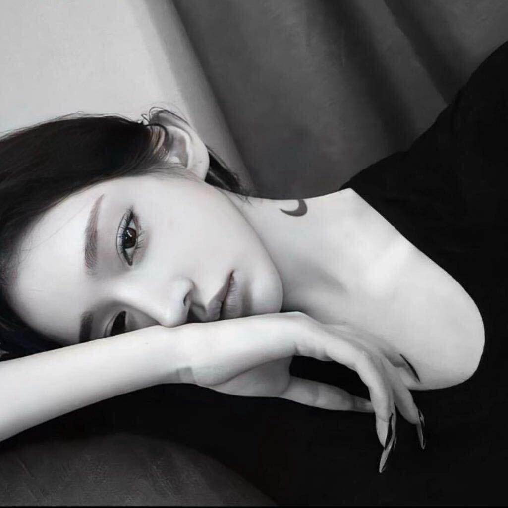 茜·