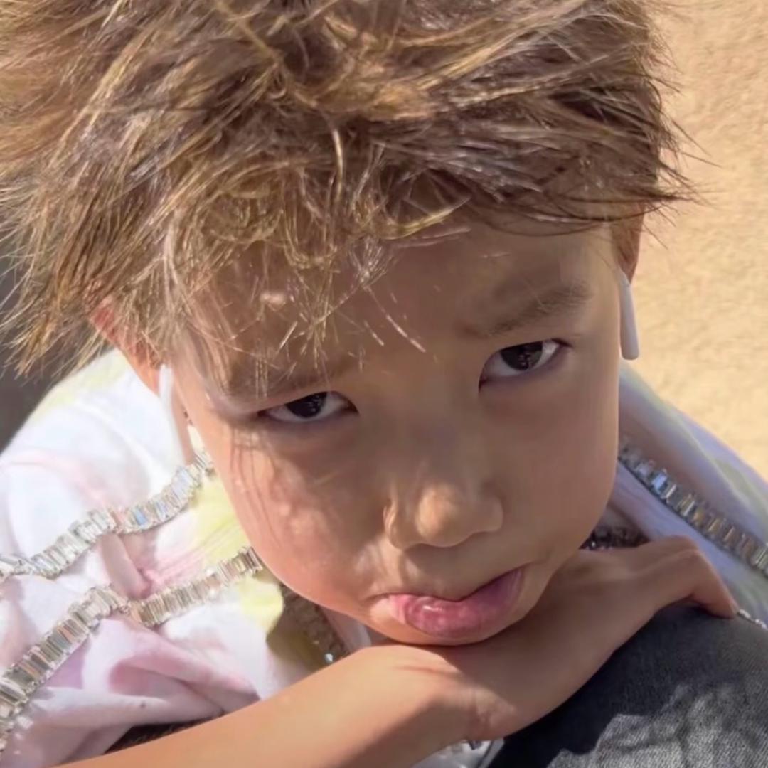 笨🥚肿在流眼泪