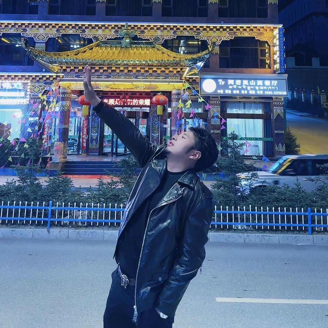 昂旺多杰《小号》