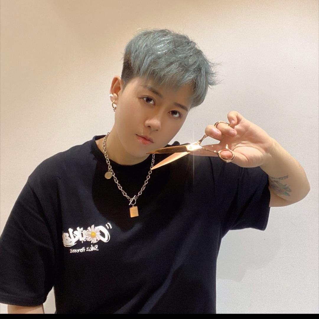 成都一姐1992姬达沙龙