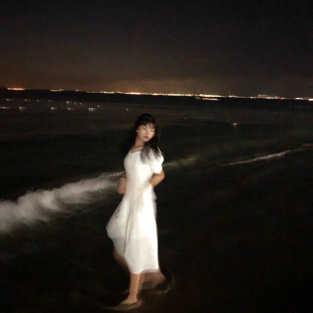 阿萱没睡醒。