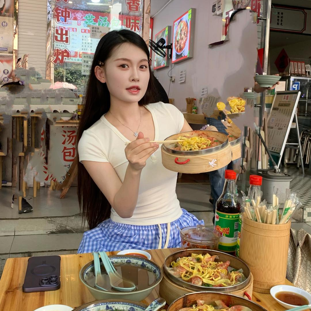 沈小叶在吃啥
