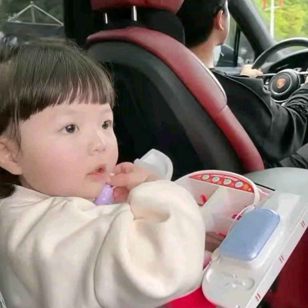 小Y.