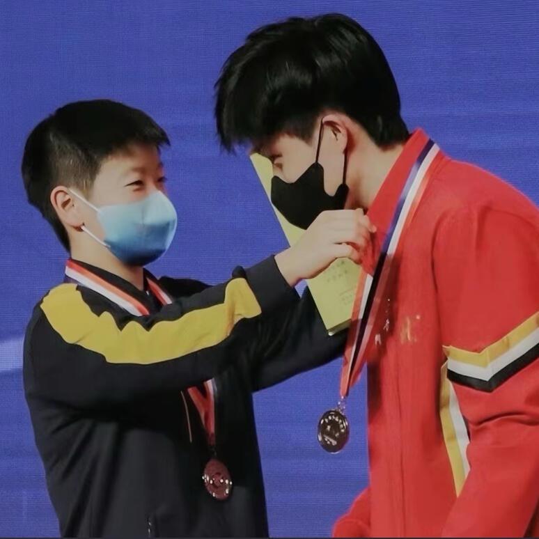 不是小举铁