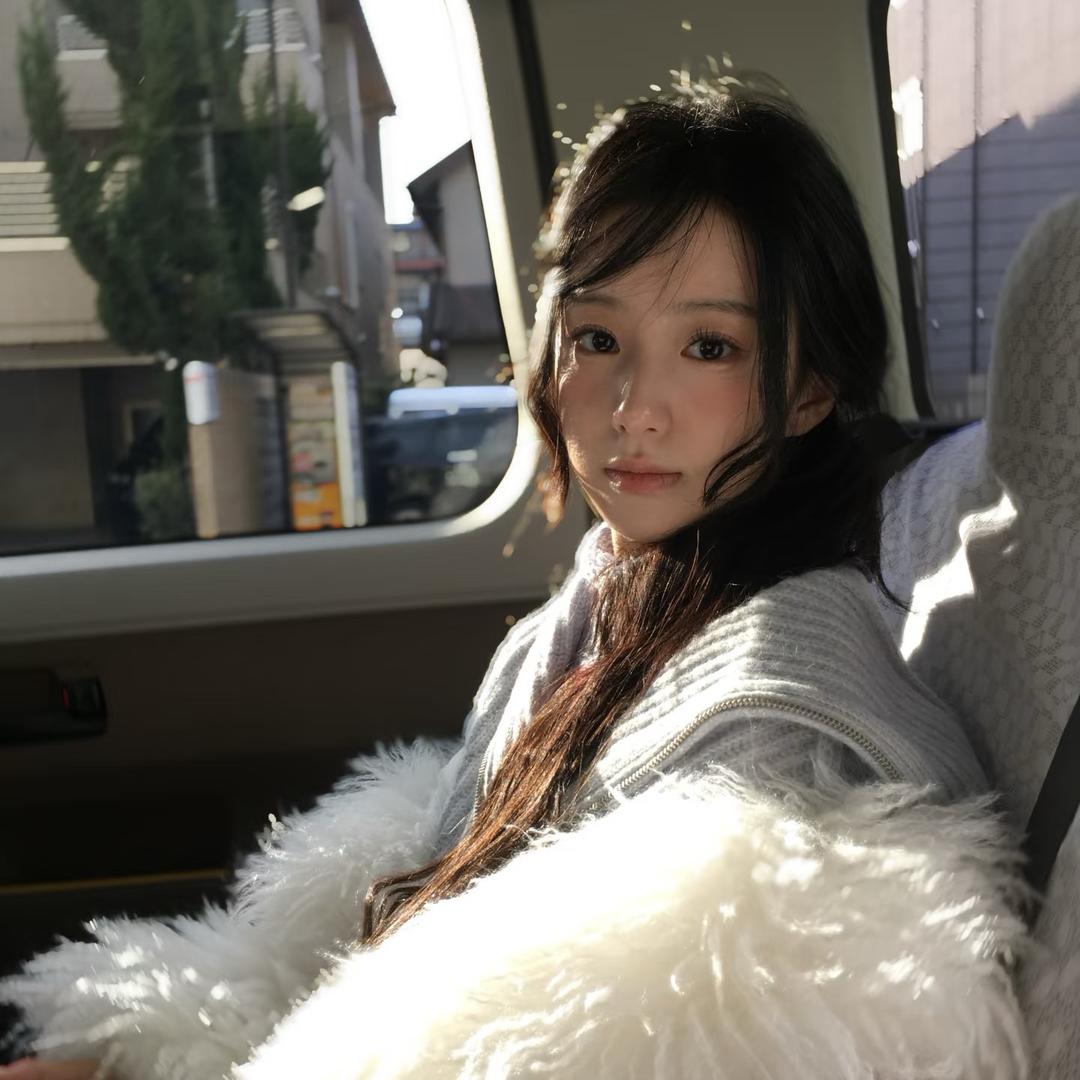 莓莉彤