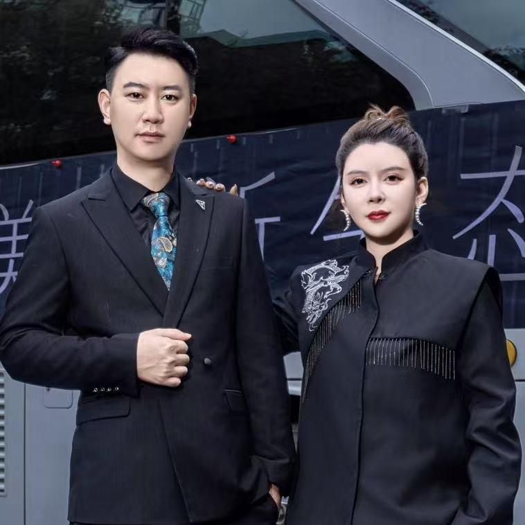 七月夫妇（和立集团）