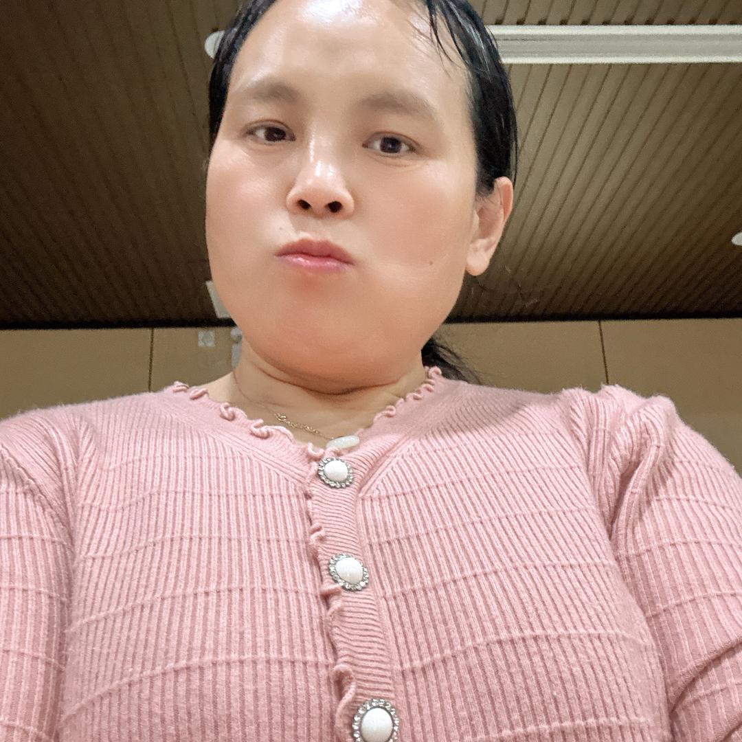 爱吃东西的小芳