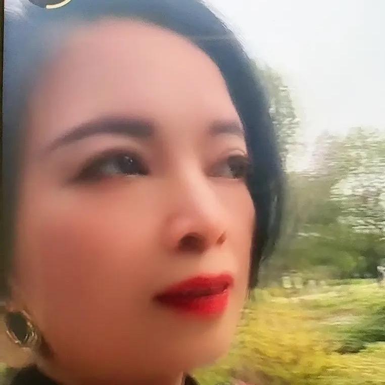 丑娘：早上8点18分首播