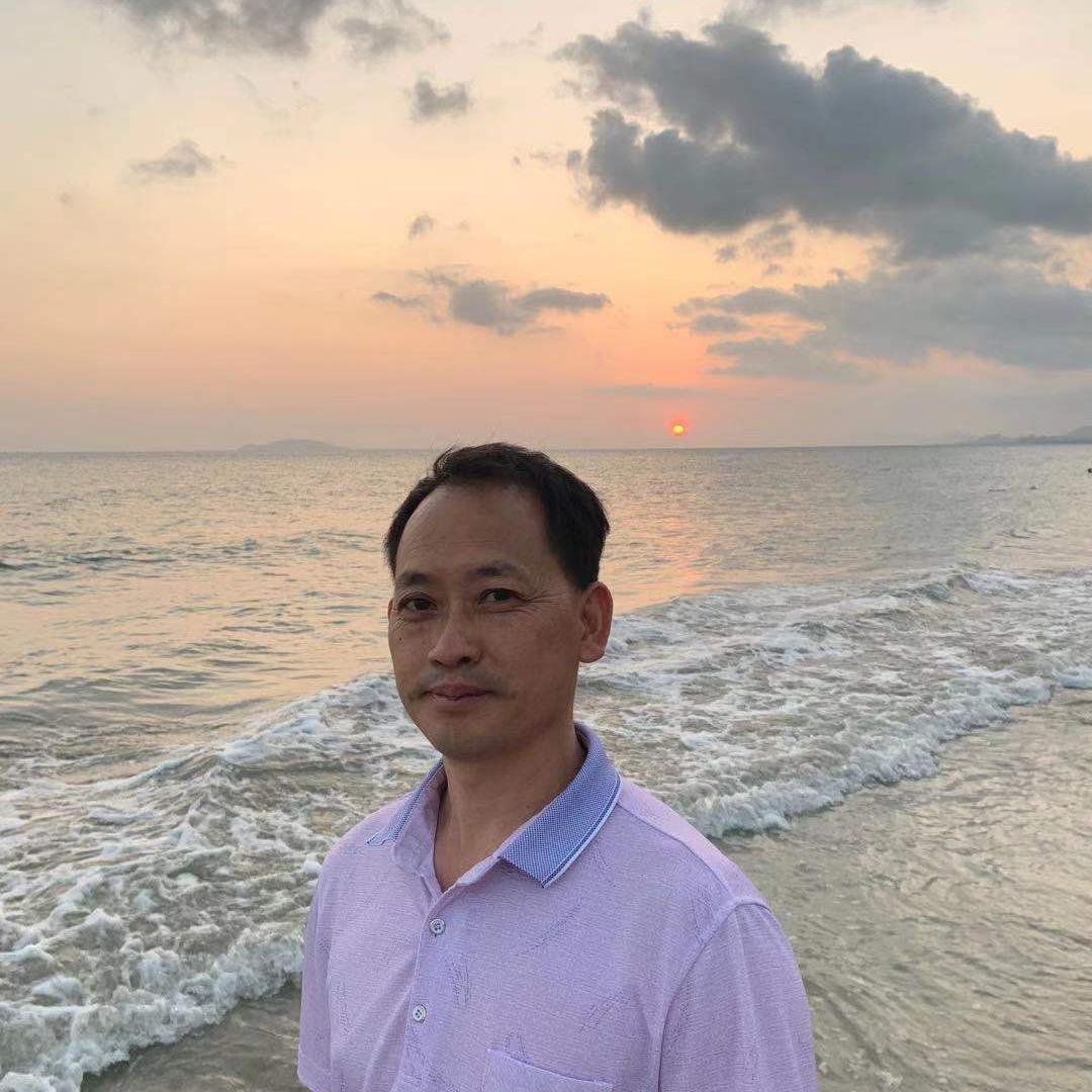 李中伟