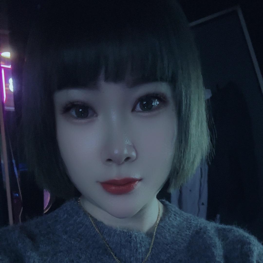 孙权烧烤老板娘(小何菇凉披萨)