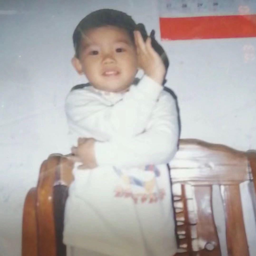 黄亮靓