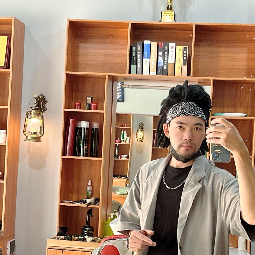 R先生脏辫师军少