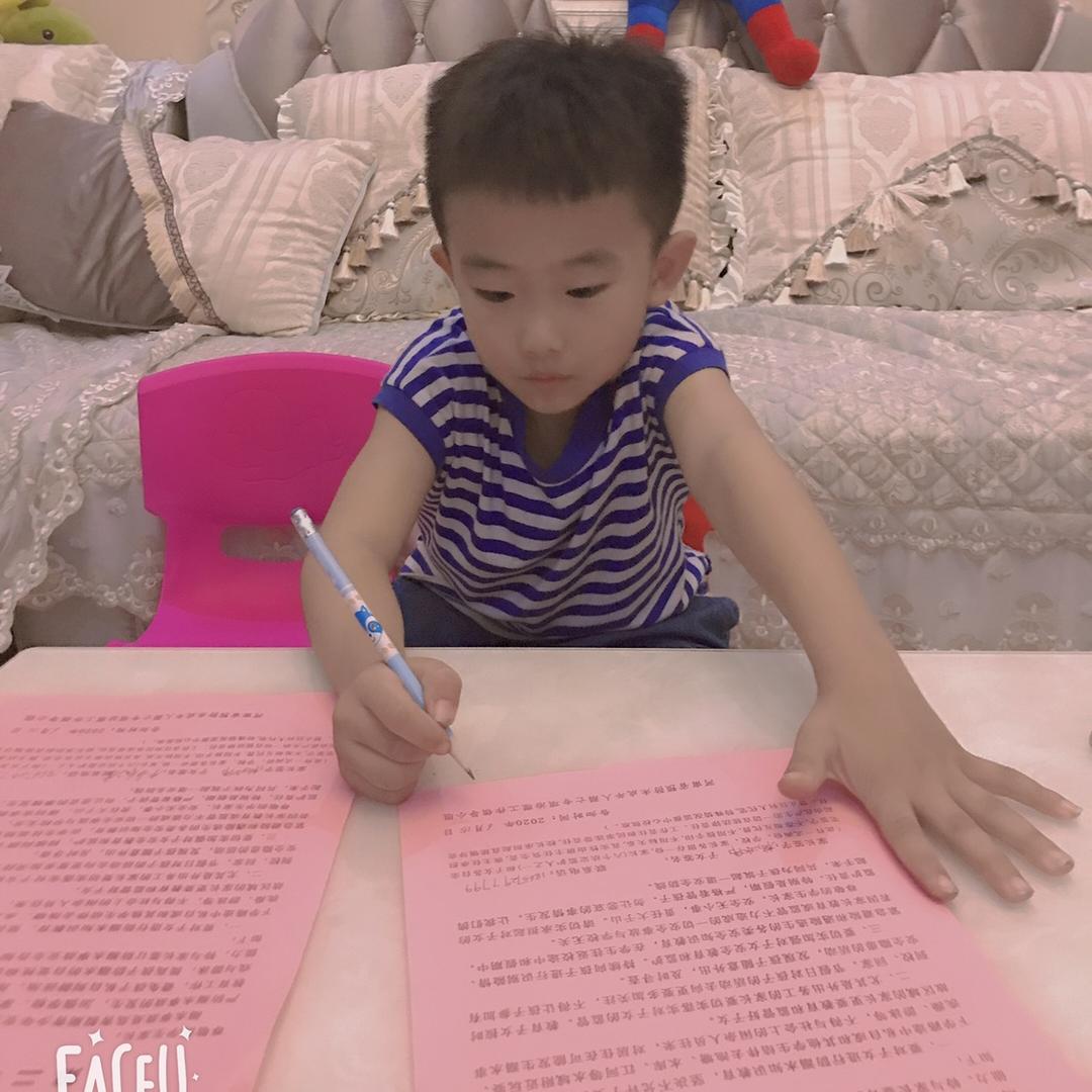 爱喝可乐的小男孩👦