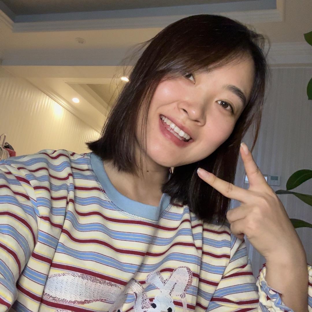 是个秃头小妹
