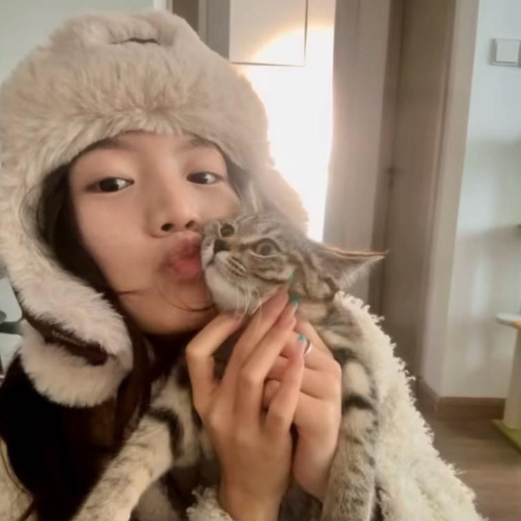 ￴￴ ￴￴ ￴ ￴￴