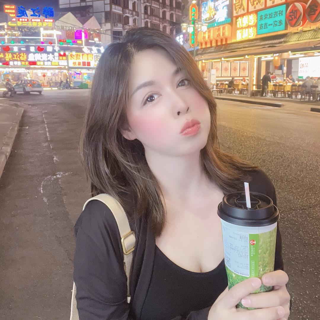 @黄静