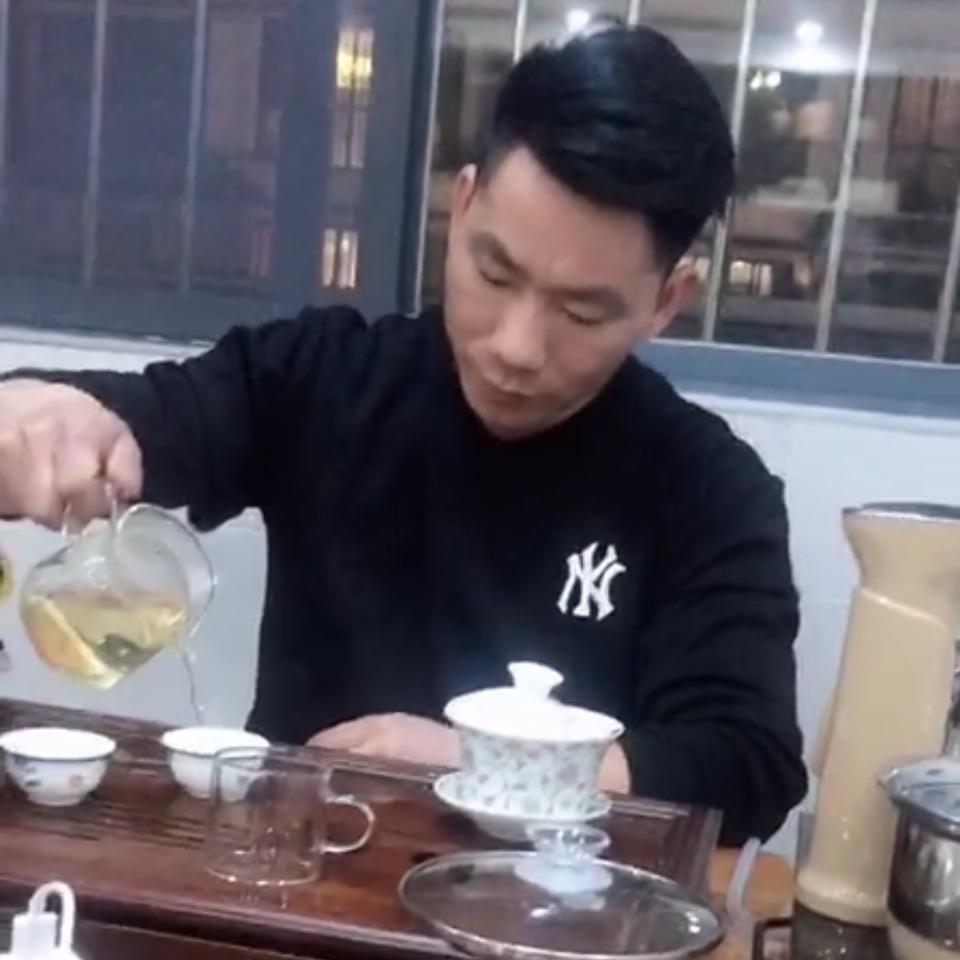 杨阳，古茶(๑°⌓°๑)